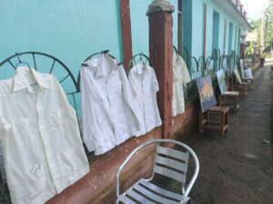Cubanía y tradiciones en instituciones culturales de Jobabo 2 guayaberas
