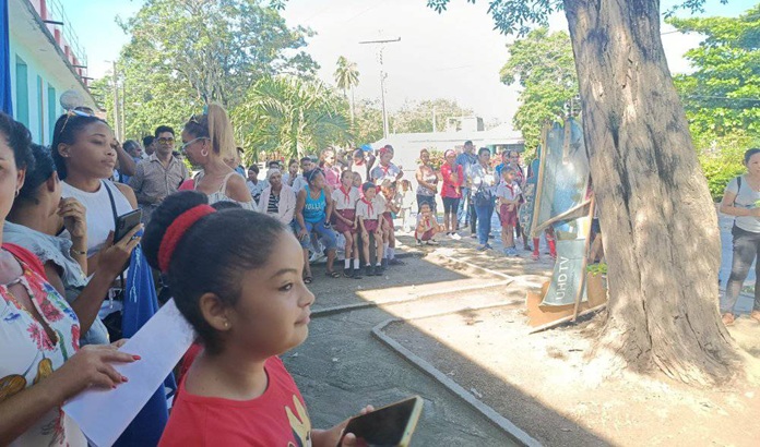 Cierra con broche de oro Jornada de la Cultura Cubana en Jobabo 1 multitud